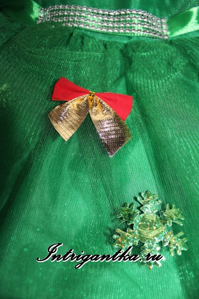 Зеленая ёлочка с украшениями снежинка бант