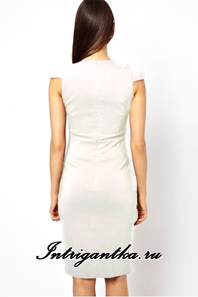 Белое платье клубное с  вырезом спереди