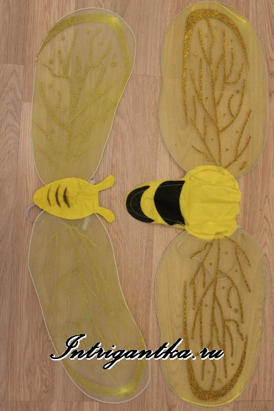 Крылья пчелки на проволоке желтые