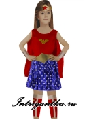 Супер-девушка героиня комикса