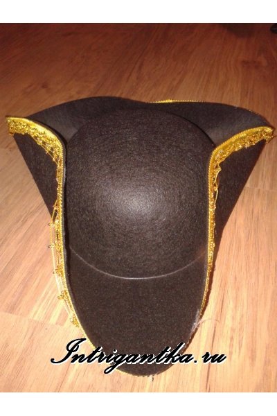 Пиратская шляпа с золотой окантовкой 